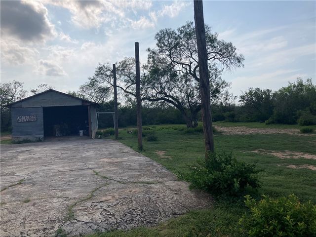 101 CR 101, San Diego, TX 78384