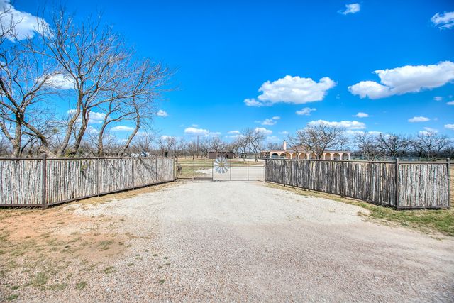 14550 Deer Valley Drive, Carlsbad, TX 76934