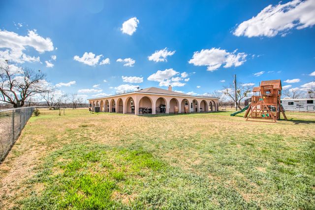 14550 Deer Valley Drive, Carlsbad, TX 76934