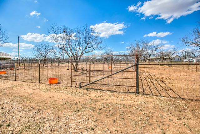 14550 Deer Valley Drive, Carlsbad, TX 76934