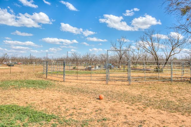 14550 Deer Valley Drive, Carlsbad, TX 76934