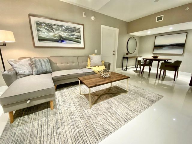 2960 NE 207th St TS-102, Aventura, FL 33180