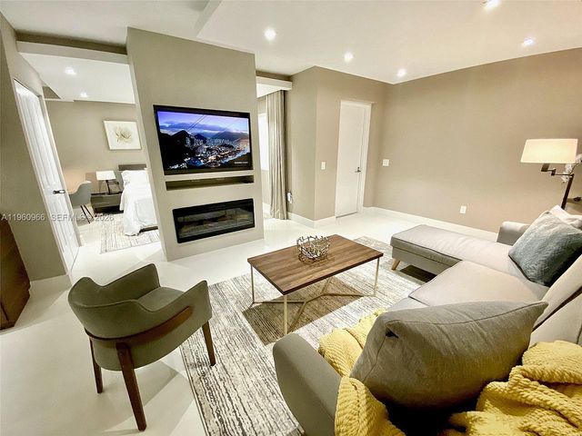 2960 NE 207th St TS-102, Aventura, FL 33180