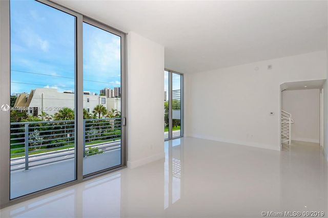 2960 NE 207th St TS-102, Aventura, FL 33180