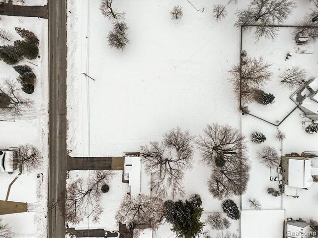 S Genesee Road, Grand Blanc, MI 48439