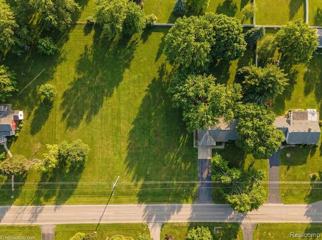 S Genesee Road, Grand Blanc, MI 48439