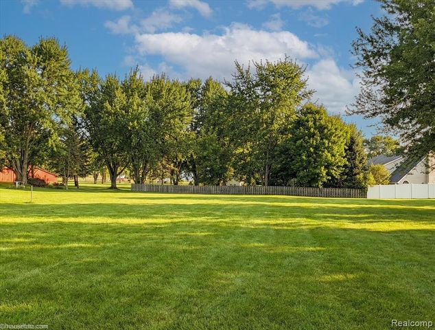 S Genesee Road, Grand Blanc, MI 48439