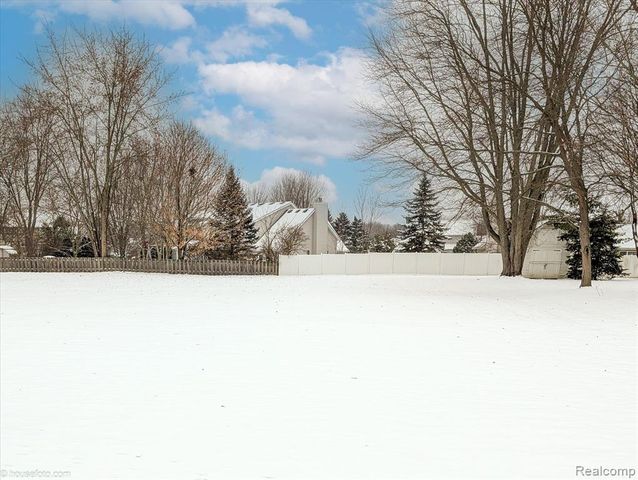 S Genesee Road, Grand Blanc, MI 48439