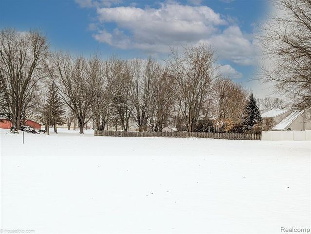 S Genesee Road, Grand Blanc, MI 48439