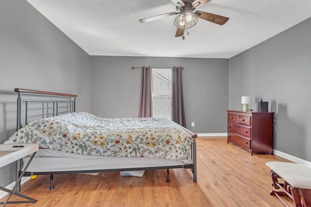425 Creekside Ln, Spring Hill, TN 37174