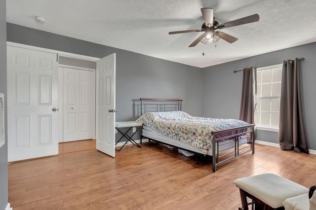 425 Creekside Ln, Spring Hill, TN 37174