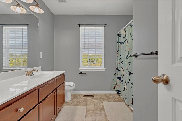 425 Creekside Ln, Spring Hill, TN 37174