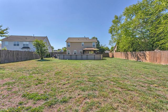 425 Creekside Ln, Spring Hill, TN 37174