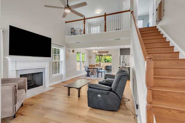 425 Creekside Ln, Spring Hill, TN 37174