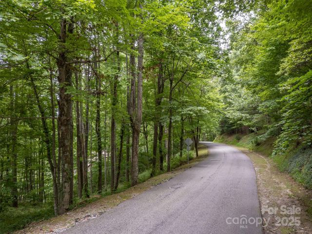 20 Highland Point Drive, Hendersonville, NC 28739