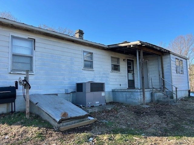 3915 Oak Ridge Rd, Palmyra, TN 37142