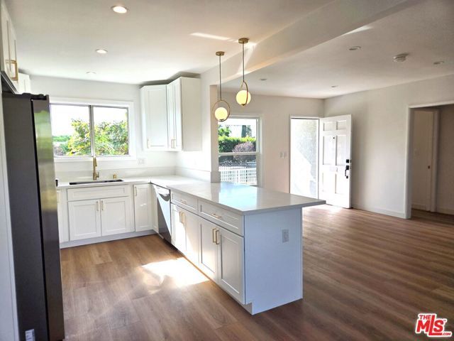 14177 Osborne Street, Panorama City (los Angeles), CA 91402