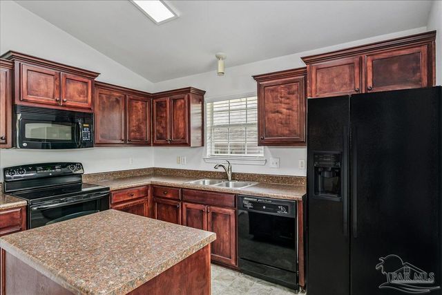 800 Bunting Ct, Cantonment, FL 32533