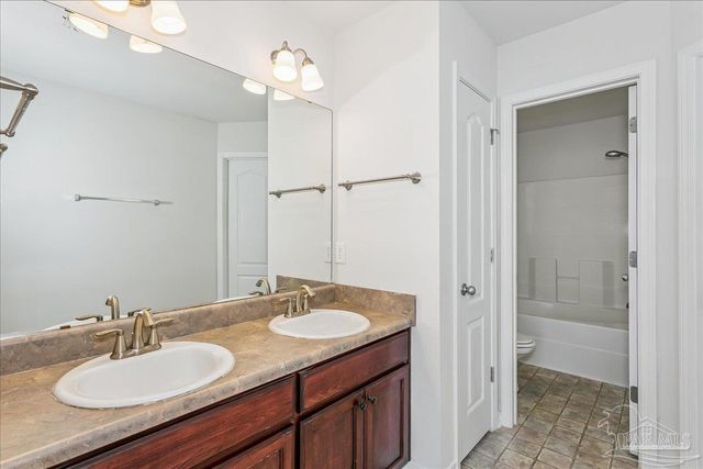 800 Bunting Ct, Cantonment, FL 32533