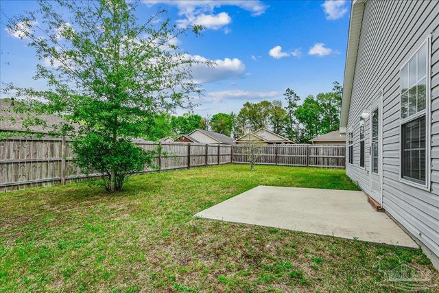 800 Bunting Ct, Cantonment, FL 32533