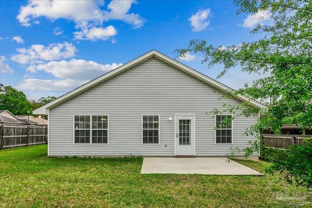 800 Bunting Ct, Cantonment, FL 32533