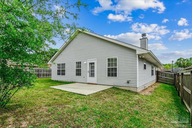 800 Bunting Ct, Cantonment, FL 32533