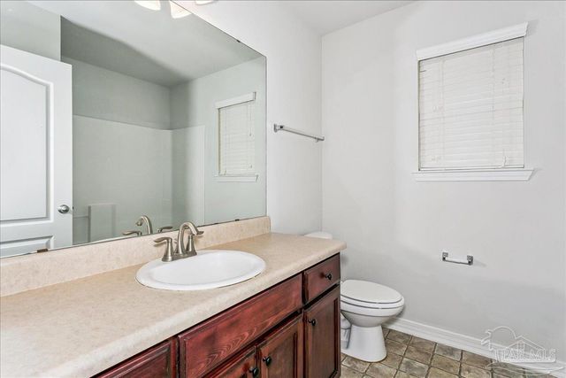 800 Bunting Ct, Cantonment, FL 32533