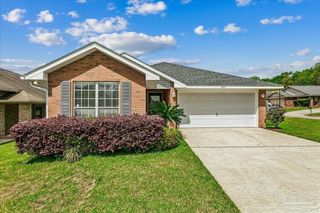 800 Bunting Ct, Cantonment, FL 32533