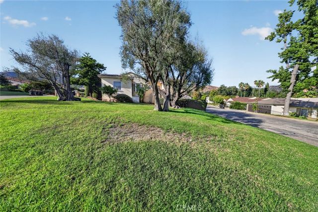 1233 Imperial Drive, Glendale, CA 91207