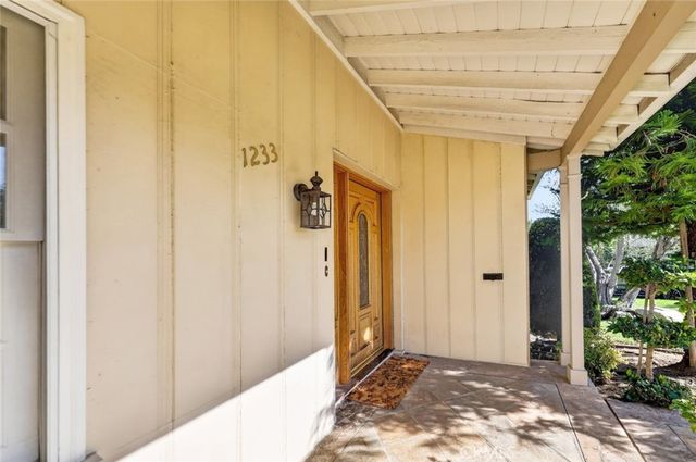 1233 Imperial Drive, Glendale, CA 91207