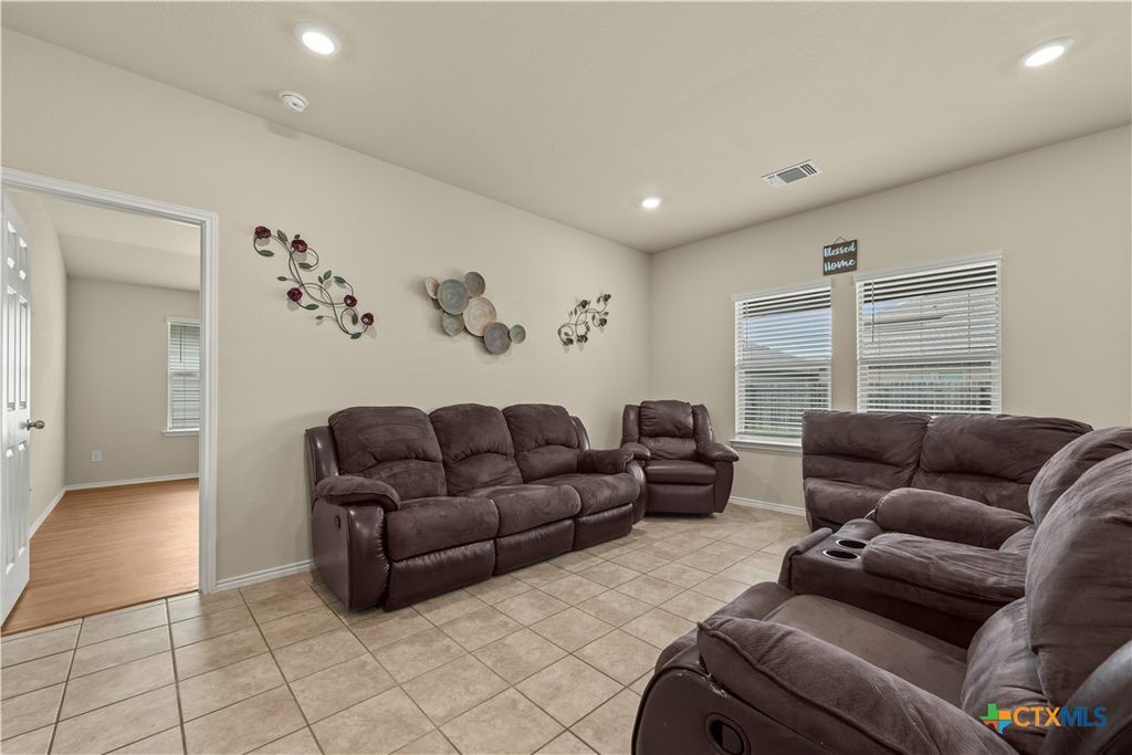 Image 10 of property listing at 6115 Sally Ride Lane, Killeen, TX 76543