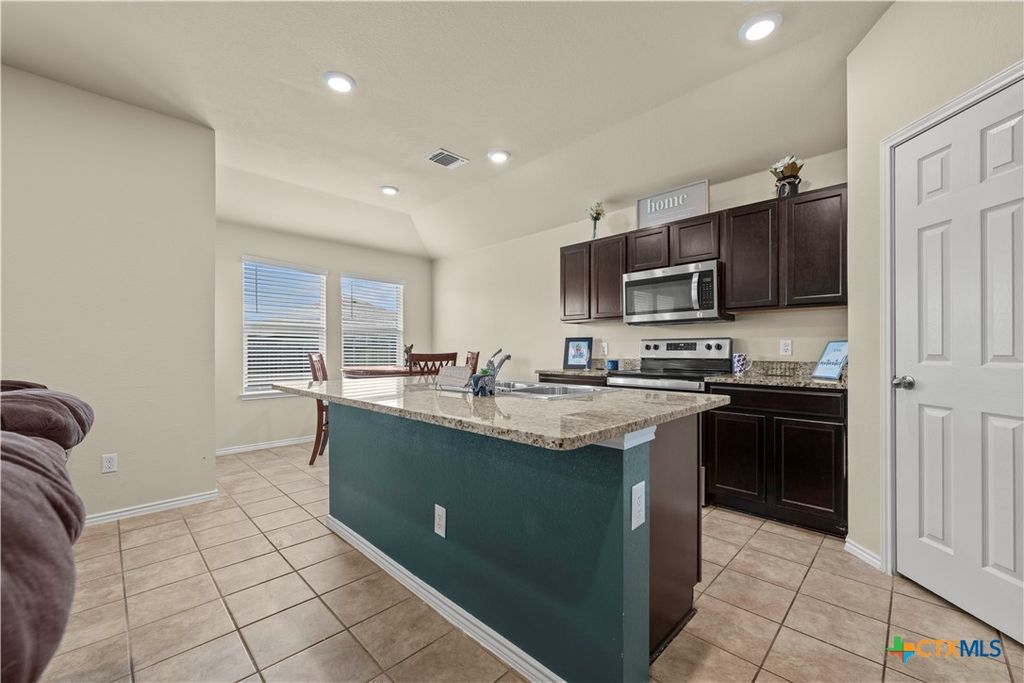 Image 11 of property listing at 6115 Sally Ride Lane, Killeen, TX 76543