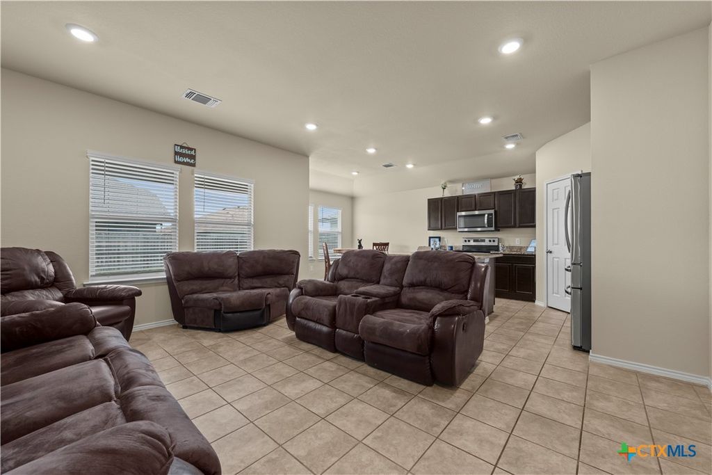 Image 12 of property listing at 6115 Sally Ride Lane, Killeen, TX 76543