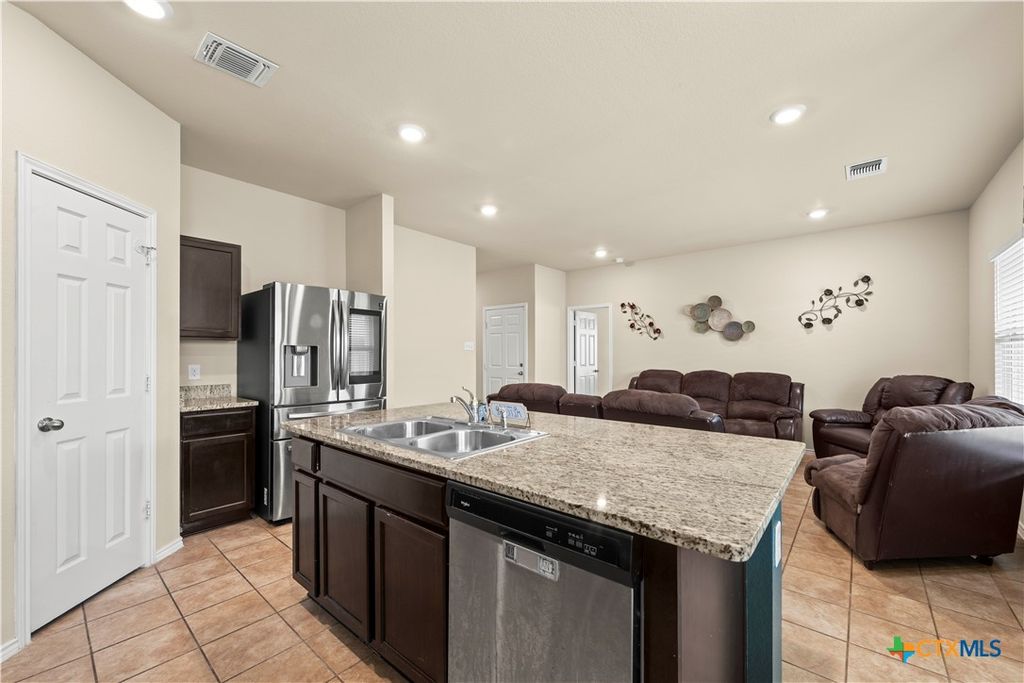 Image 13 of property listing at 6115 Sally Ride Lane, Killeen, TX 76543