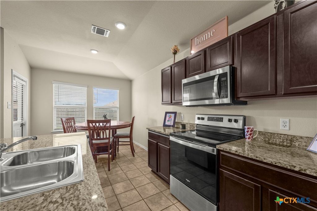 Image 14 of property listing at 6115 Sally Ride Lane, Killeen, TX 76543