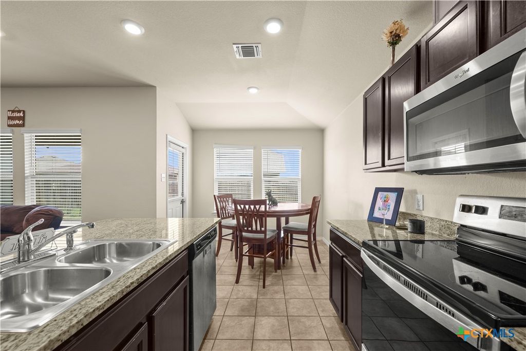 Image 15 of property listing at 6115 Sally Ride Lane, Killeen, TX 76543