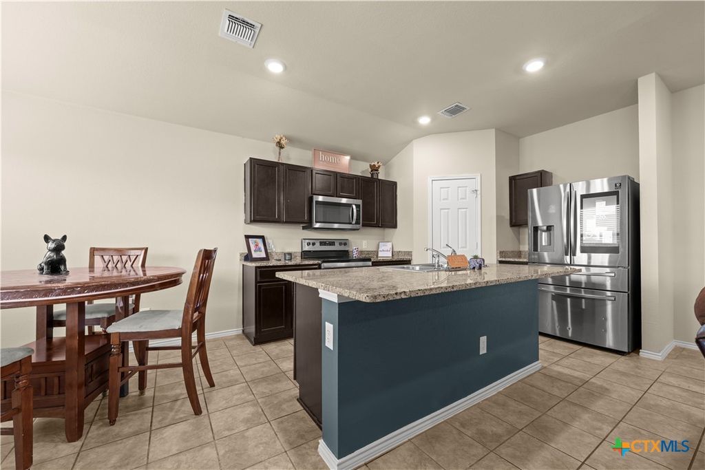 Image 16 of property listing at 6115 Sally Ride Lane, Killeen, TX 76543