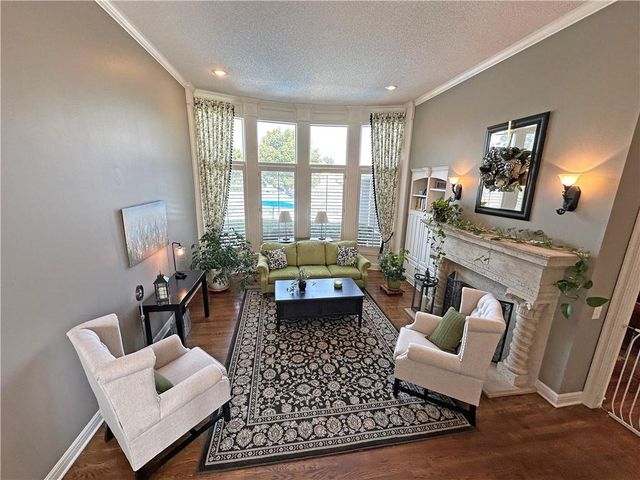 5908 NE CORAL Circle, Lee's Summit, MO 64064