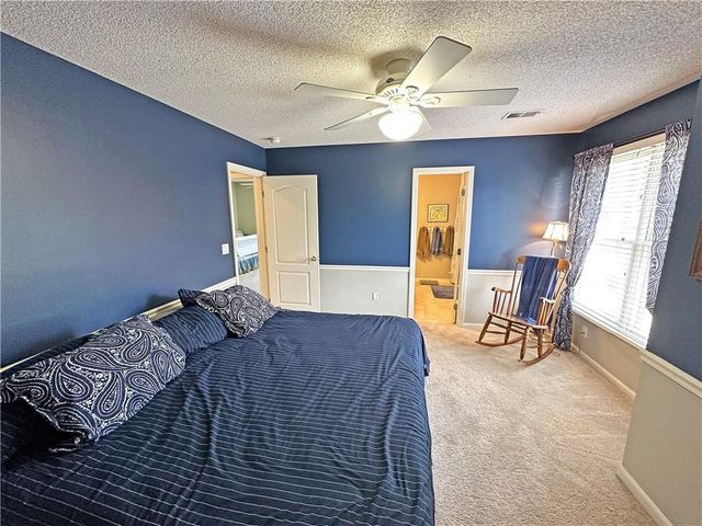 5908 NE CORAL Circle, Lee's Summit, MO 64064