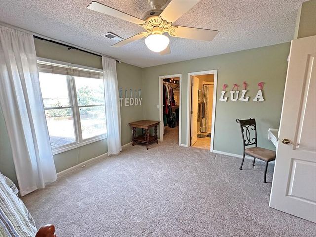 5908 NE CORAL Circle, Lee's Summit, MO 64064