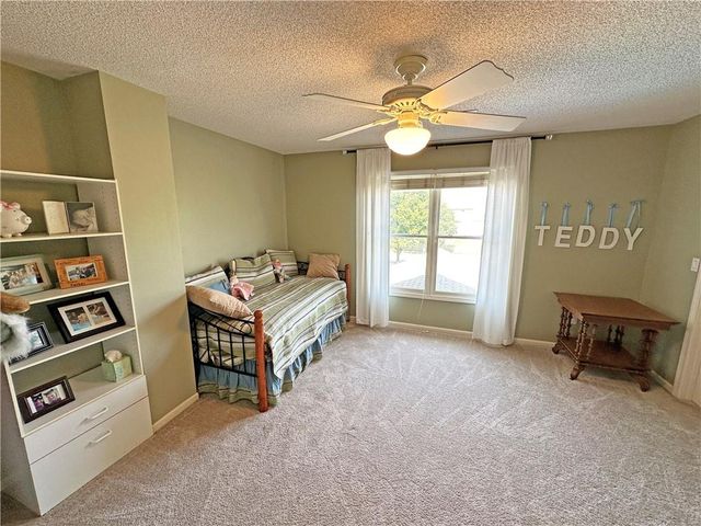 5908 NE CORAL Circle, Lee's Summit, MO 64064