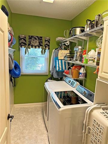 5908 NE CORAL Circle, Lee's Summit, MO 64064