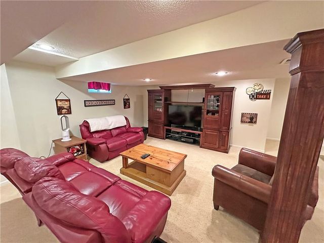 5908 NE CORAL Circle, Lee's Summit, MO 64064