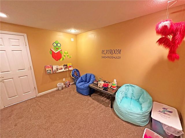 5908 NE CORAL Circle, Lee's Summit, MO 64064