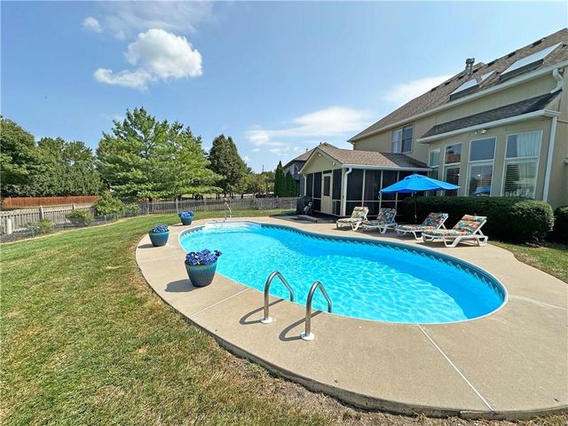 5908 NE CORAL Circle, Lee's Summit, MO 64064