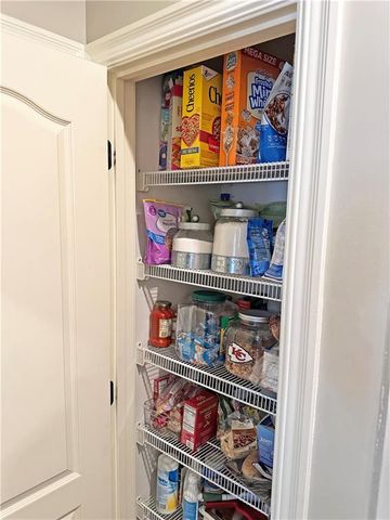 5908 NE CORAL Circle, Lee's Summit, MO 64064