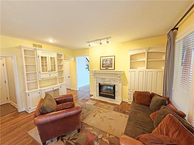 5908 NE CORAL Circle, Lee's Summit, MO 64064