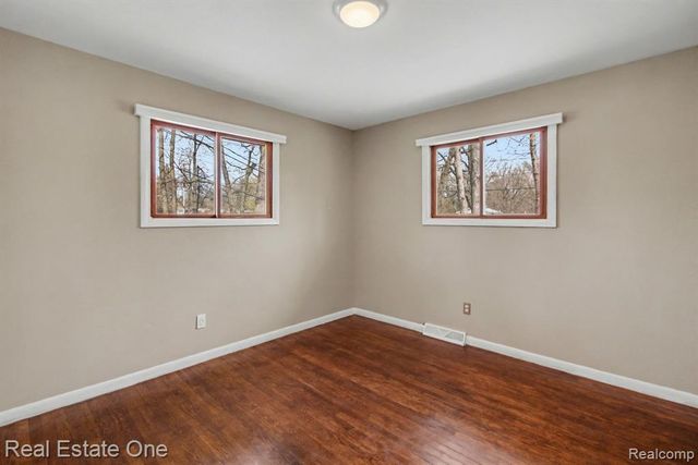 4937 Oak Park Drive, Clarkston, MI 48346