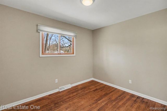 4937 Oak Park Drive, Clarkston, MI 48346