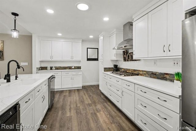 4937 Oak Park Drive, Clarkston, MI 48346